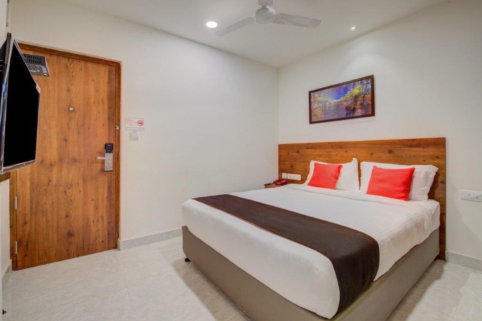 Short stay refreshing rooms near Chennai Airport - Arunaa Inn